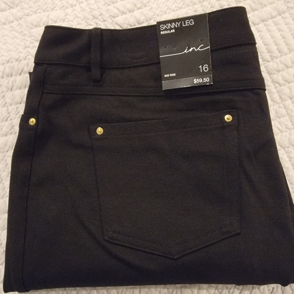 Mid rise / skinny leg  pants